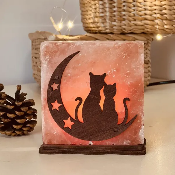 Соляная лампа из гималайской соли "Коты на Луне" 1кг Соляная лампа из гималайской соли "Коты на Луне" 1кг