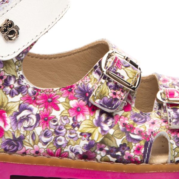 Ортопедические босоножки для девочки.