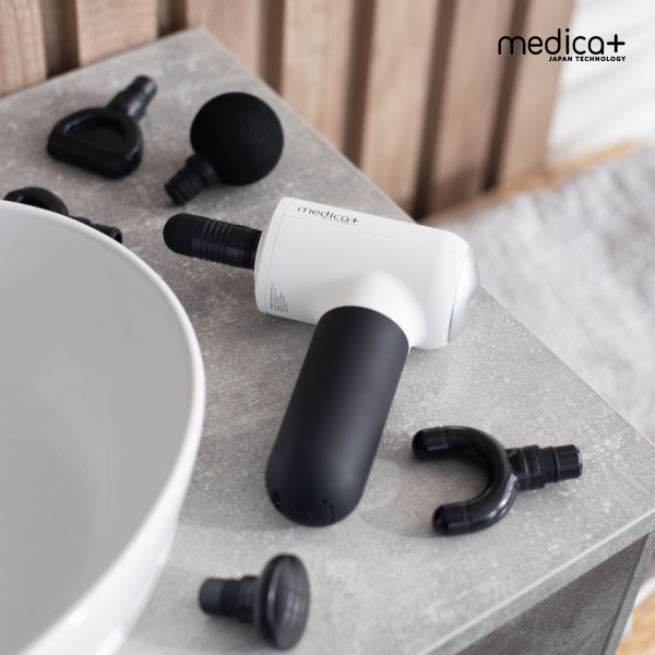 Перкусійний масажер для тіла і м'язів Medica+ MassHand Pro 4.0 White