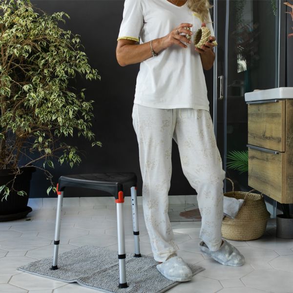 Табурет для ванни та душу трикутний KING-BSTTA-00